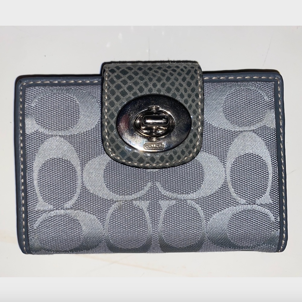 Designer Coach Wallet Bifold Lilac and Gray Leather with Turn-Lock